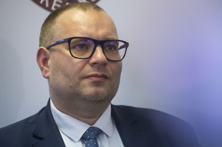 Zmeny v zákone o neziskovkách podľa ombudsmana ohrozujú súkromie darcov