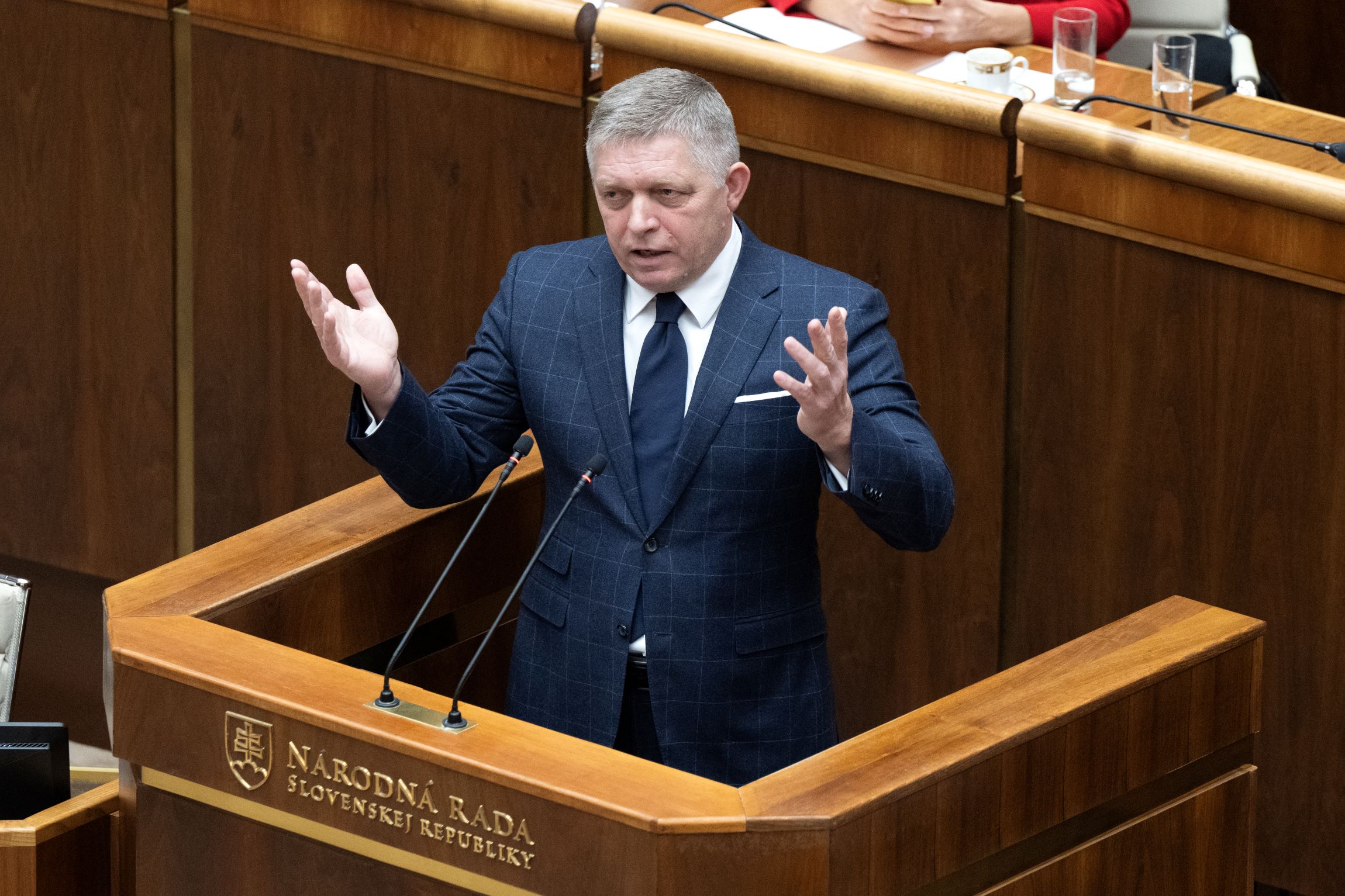 Vláda nateraz odolá. Opozícia po prehratých voľbách spochybní ich výsledky, tvrdí Fico