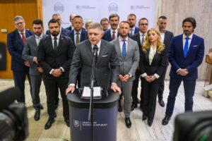 Premiér Fico sa obáva zneužitia protestov a snahy o prevrat, SaS chce odvolávať Pavla Gašpara