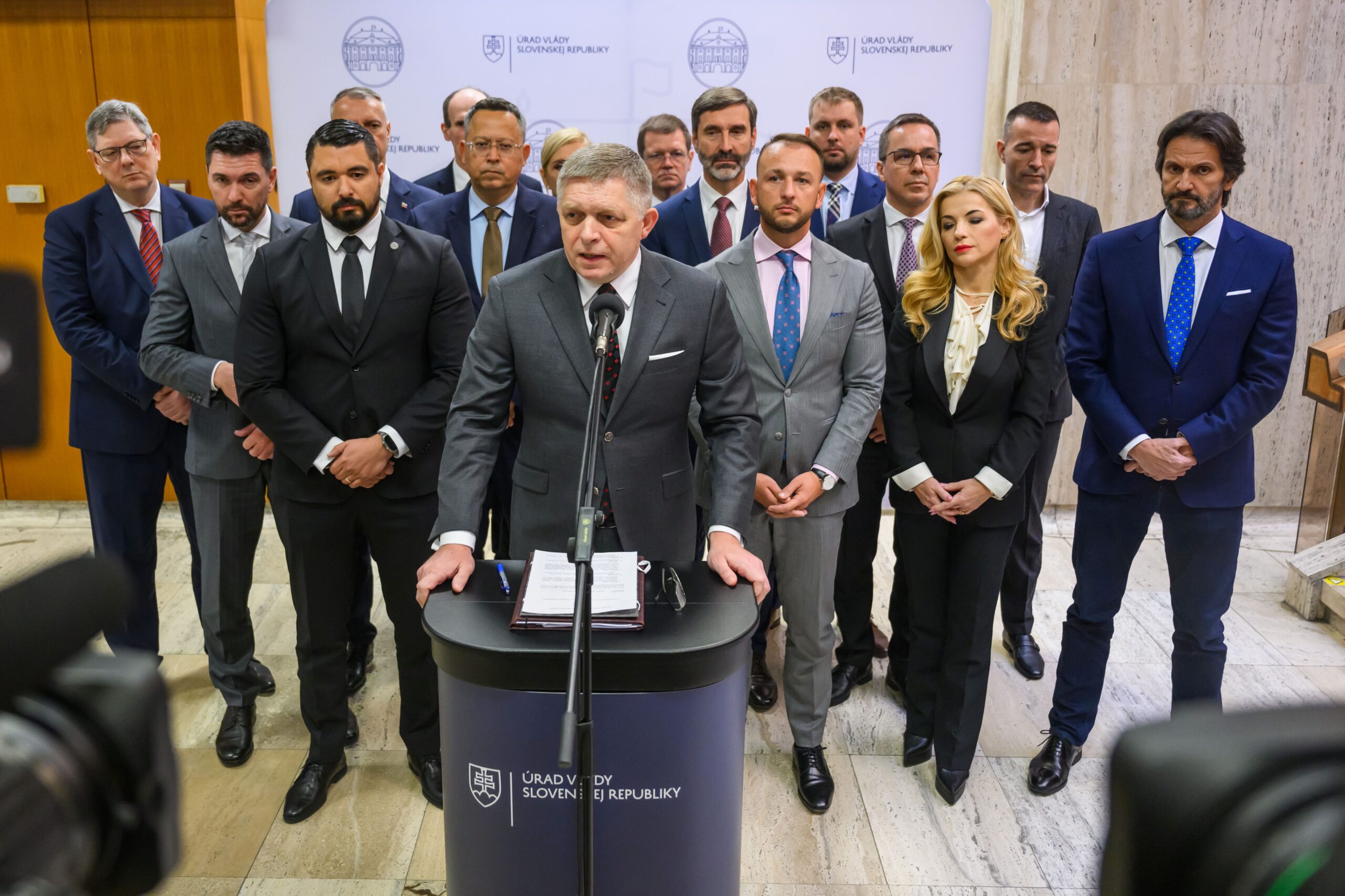 Premiér Fico sa obáva zneužitia protestov a snahy o prevrat, SaS chce odvolávať Pavla Gašpara