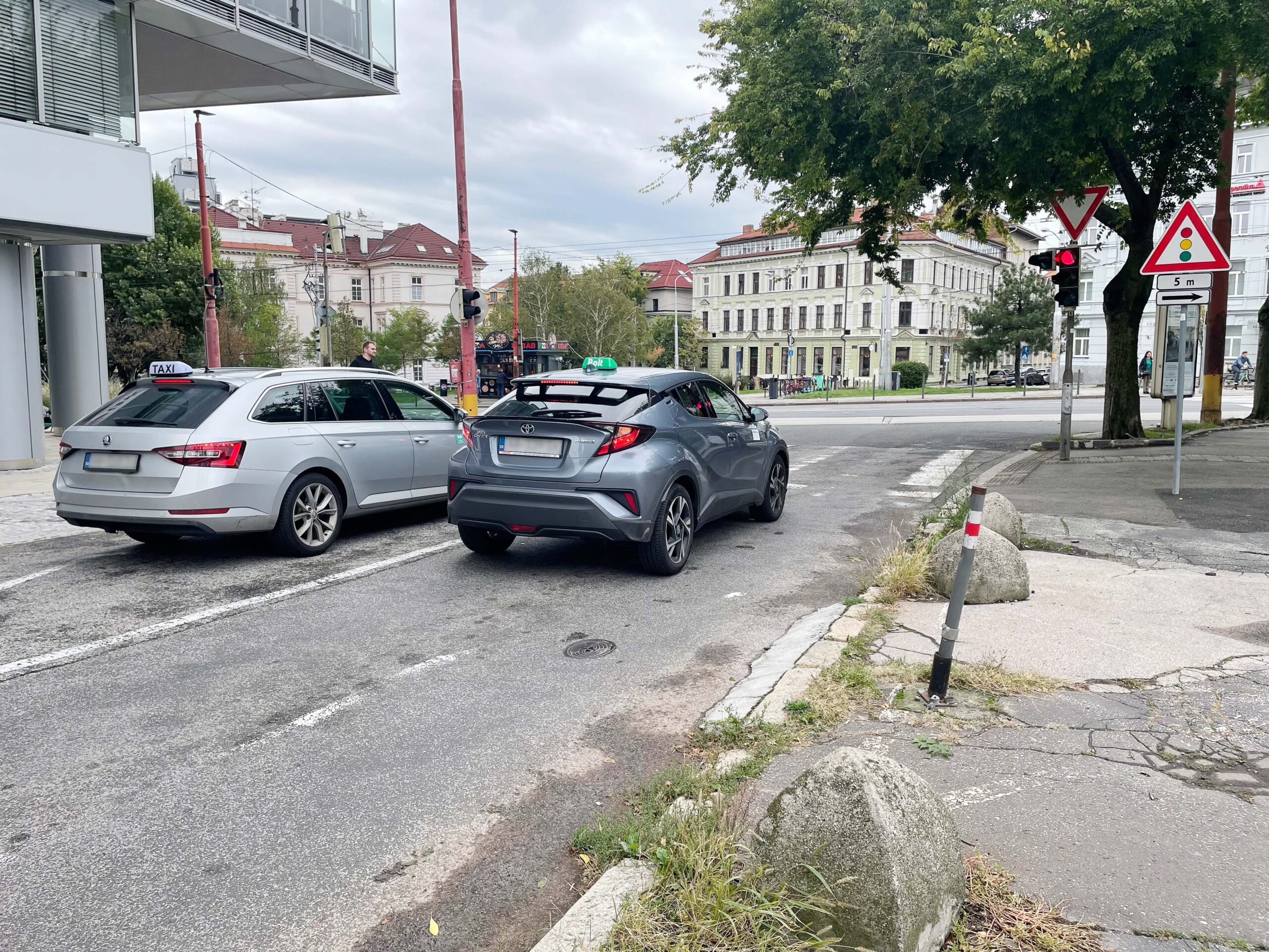 taxislužba taxi taxík