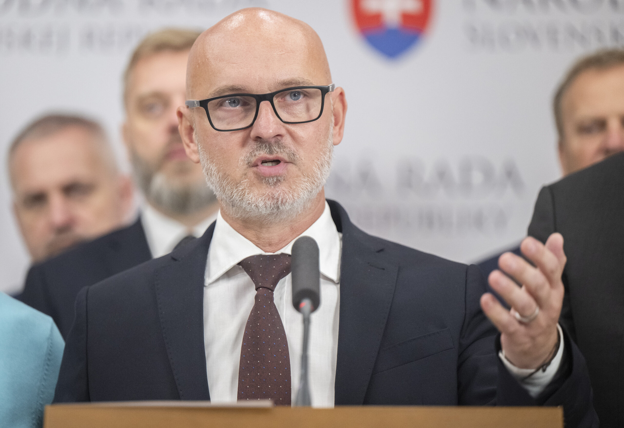 SaS podáva pre zneužite SIS trestné oznámenie. Fico zvoláva bezpečnostnú radu