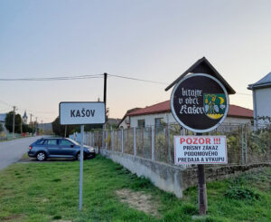 Obyvatelia sa sťažujú na podomových výkupcov. Kým jeden ich zabáva, druhý kradne