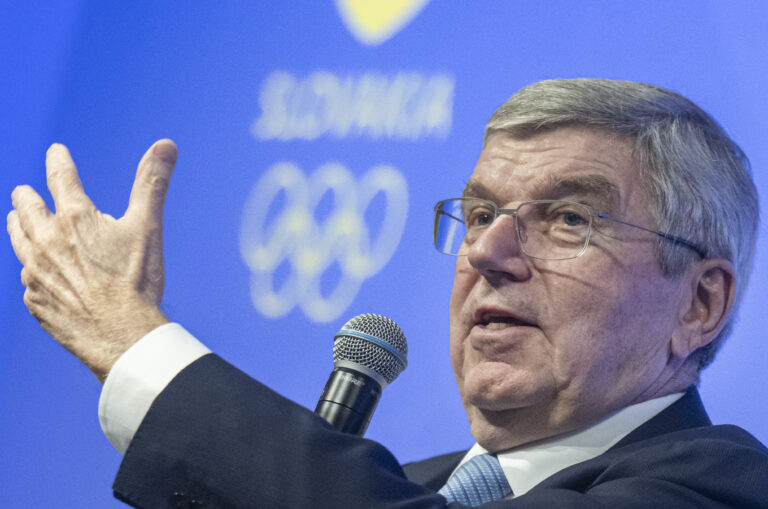 Prezident Medzinárodného Olympijského Výboru Thomas Bach počas stretnutia so súčasnými i bývalými slovenskými športovcami 8. januára 2025 v Bratislave. Foto: Martin Baumann/TASR