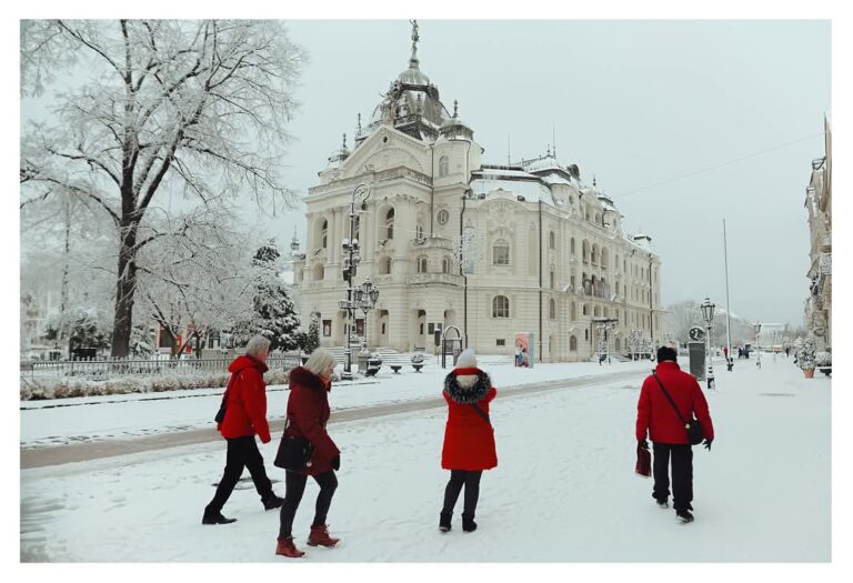 Kuriózne sneženie v Košiciach. Na Furči kalamita, na inom sídlisku ani vločka