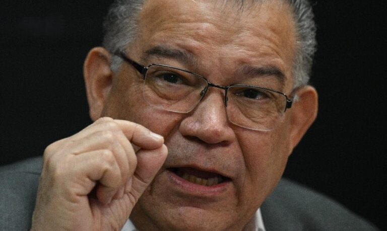 Vo Venezuele zadržali opozičného kandidáta Enriqueho Márqueza