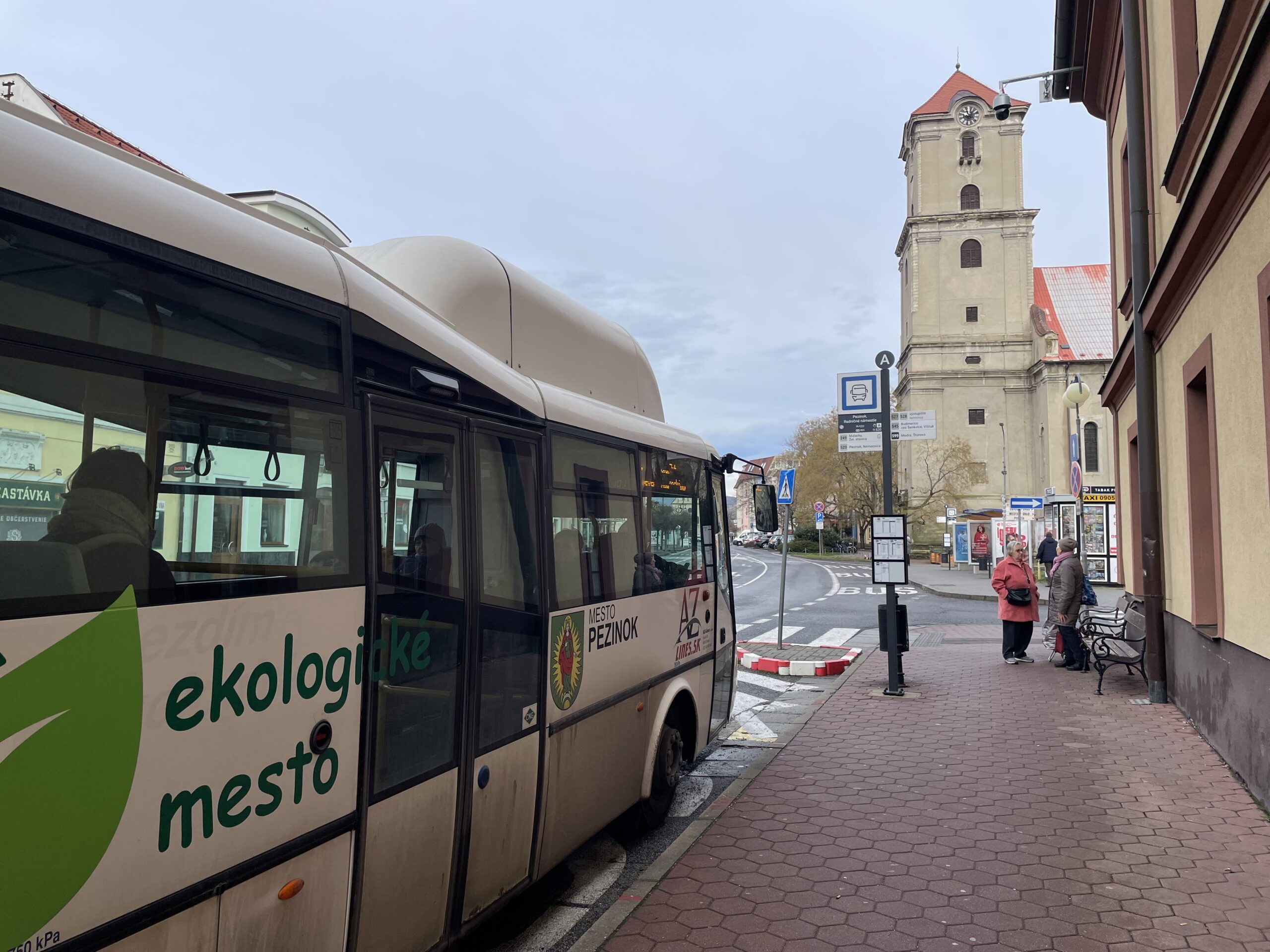 autobusová doprava Pezinok