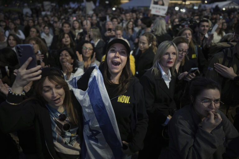 Hamas v sobotu prepustí troch rukojemníkov, Izrael súhlasí s výmenou