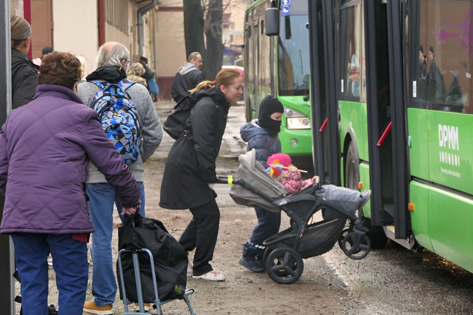 V Martine dobre funguje mestská hromadná doprava. Zelené ekologické autobusy jazdia na stlačený zemný plyn. Obyvatelia MHD dosť využívajú. Foto: Erika Ďurčová/TASR