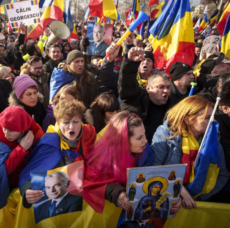 Tisíce Rumunov protestovali v Bukurešti proti anulovaniu volieb po údajnom zásahu Ruska