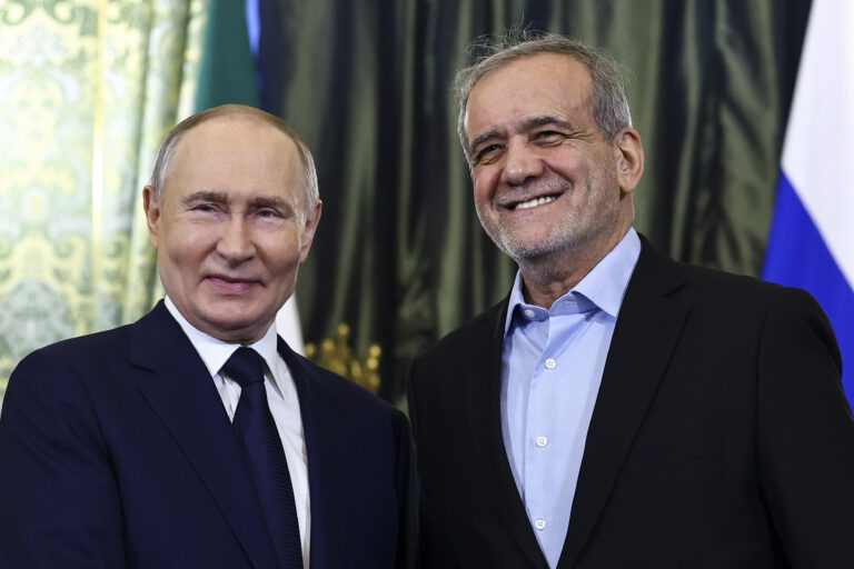 Putin a Pezeškján podpísali dohodu o  strategickom partnerstve