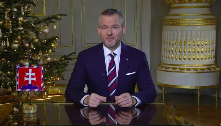 Pellegrini sa v novoročnom príhovore pokúsil o odlíšenie od Fica. Nevyhol sa rozporom