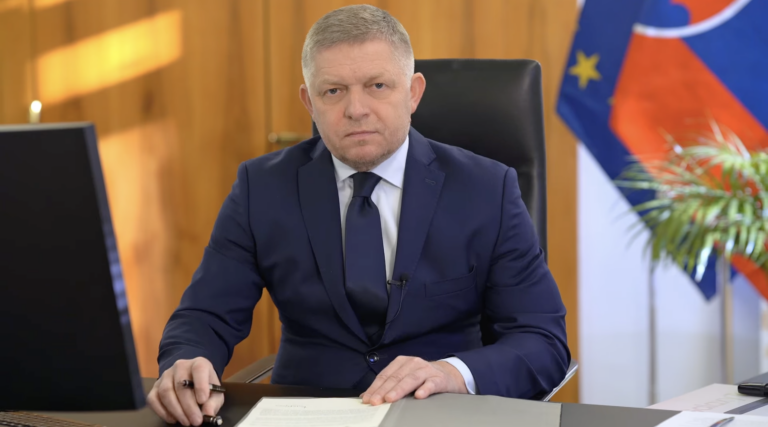 Fico zvolal mimoriadne zasadnutie vlády, dôvodom je vírusové ochorenie