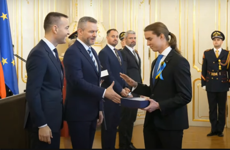 Pluska: Brat študenta Omaníka nedávno unikal pred políciou zdrogovaný a bez vodičáku