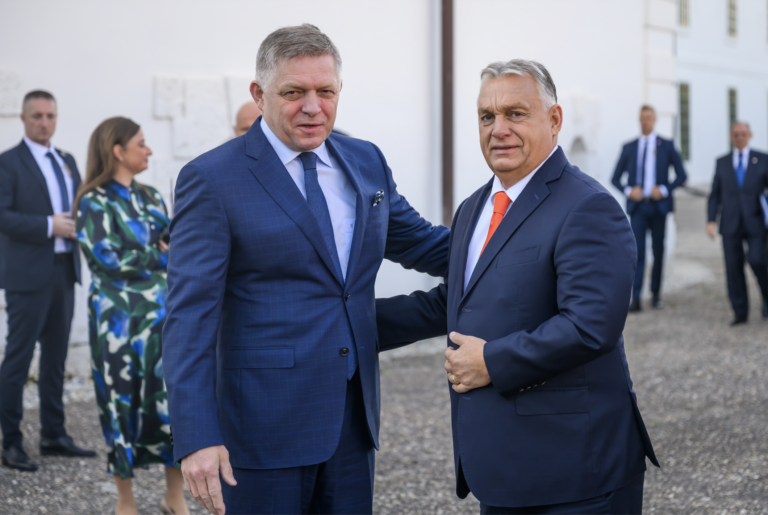 Orbán pricestuje na Slovensko, stretne sa s Ficom