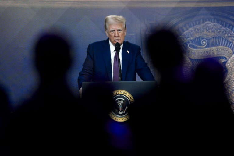 Trump zastavuje financovanie Juhoafrickej republiky, kým neprebehne vyšetrovanie