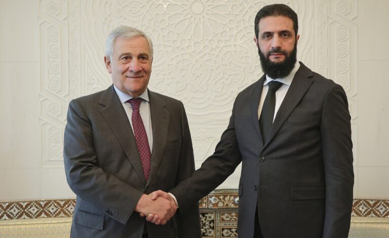 Taliansko ponúka sprostredkovanie vo vzťahoch EÚ so Sýriou po zvrhnutí Asada, tvrdí Tajani