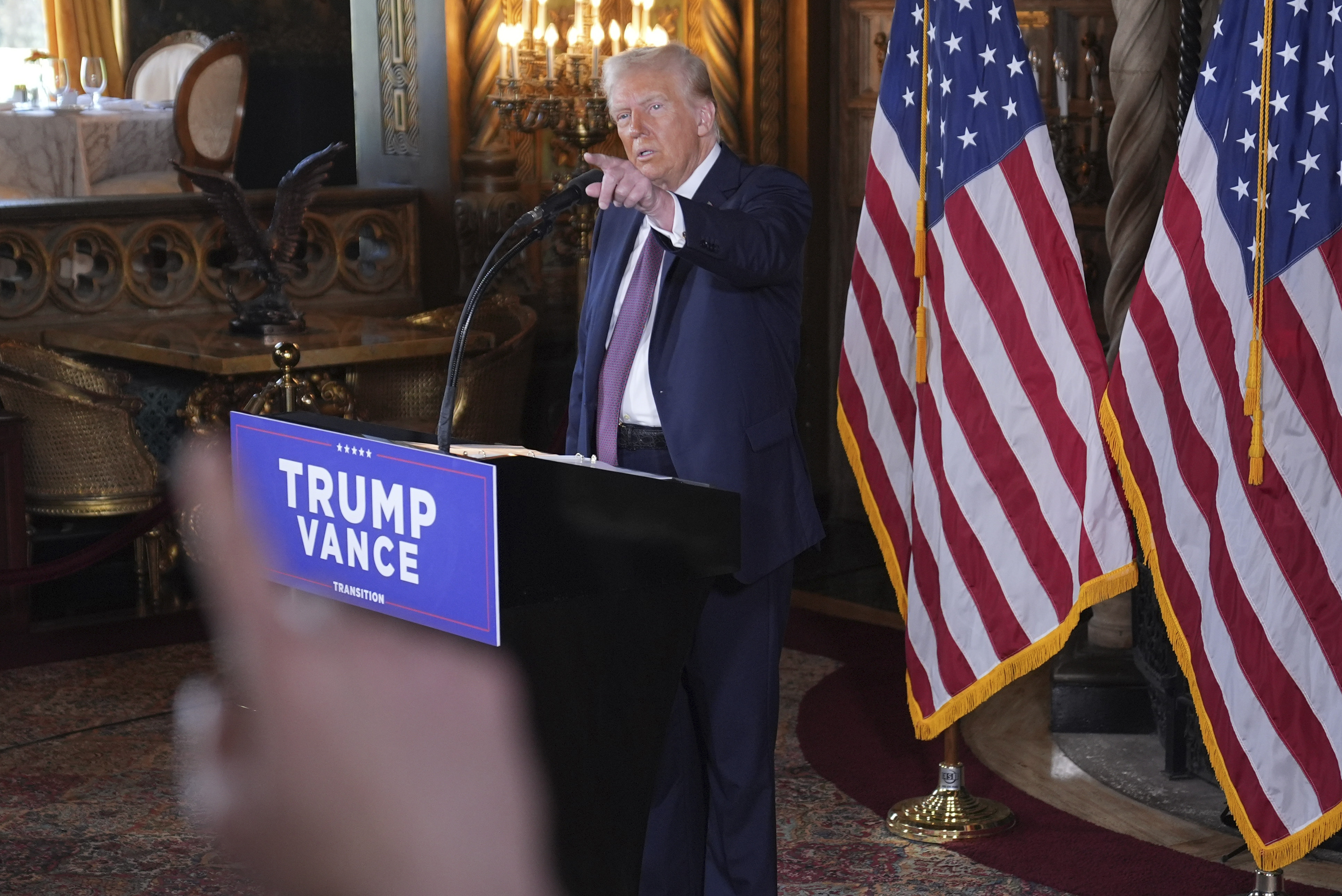 Trump nevylučuje vojenský nátlak na Panamu či Grónsko. Od členov NATO chce na obranu 5 percent HDP