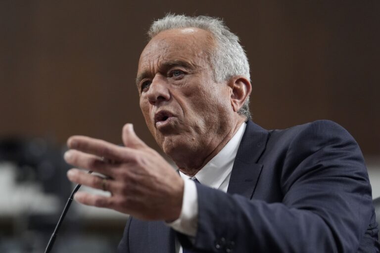 Kennedy Jr. počas vypočúvania objasňuje svoje výroky o vakcínach