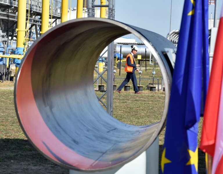 Rusko plánuje využiť alternatívne trasy pre dovoz plynu do EÚ, píše Bloomberg