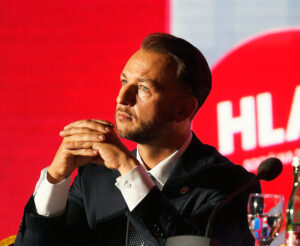 Zvolám snem, aby som sa naučil písať piesne, reaguje Šutaj Eštok