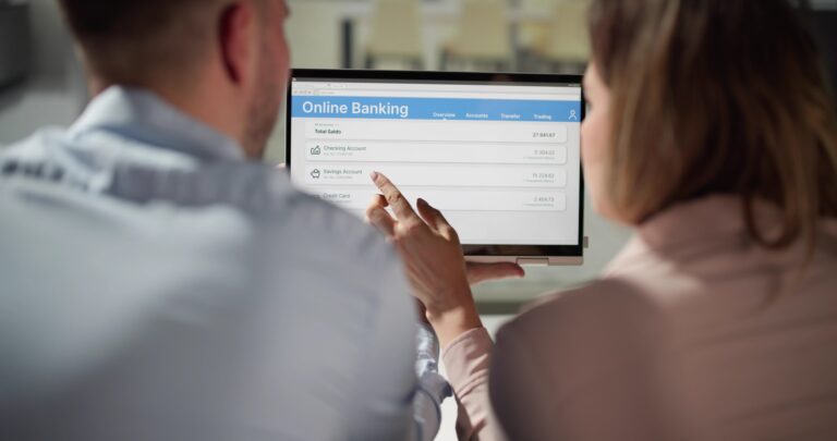 Klient má možnosť si vybrať medzi štandardnou a okamžitou platbou. Ilustračná foto: Andriy Popov / Panthermedia / Profimedia