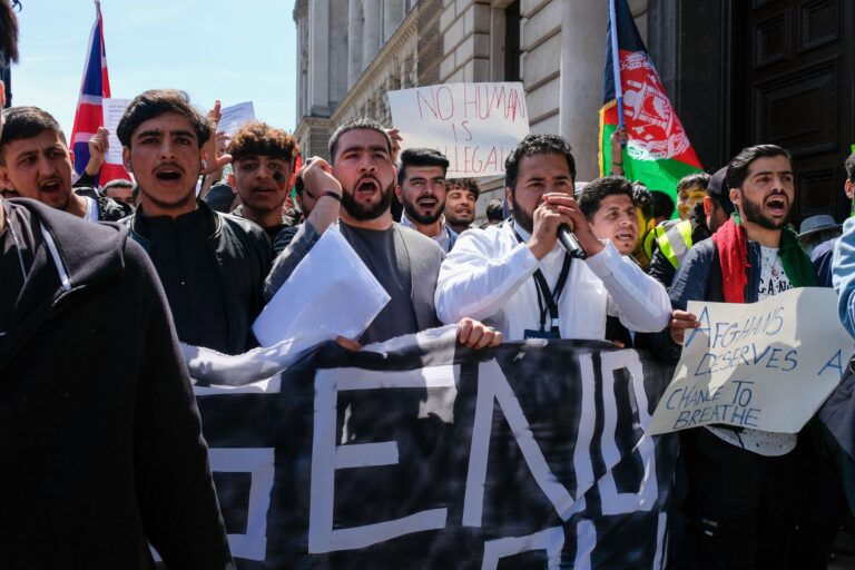 Nemci nevedia skrotiť násilného migranta. Stráži ho SBS za 40-tisíc eur mesačne