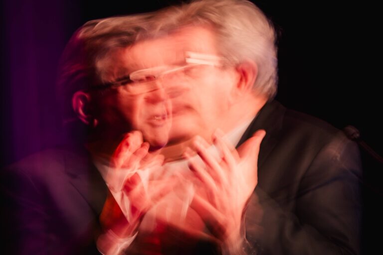 Jean-Luc Melenchon, zakladateľ ľavicovej strany La France Insoumise (Nepoddajné Francúzsko), prednáša prejav počas mítingu v Redone na západe Francúzska 9. decembra 2024. Zdroj: Justin Picaud / Sipa Press / Profimedia
