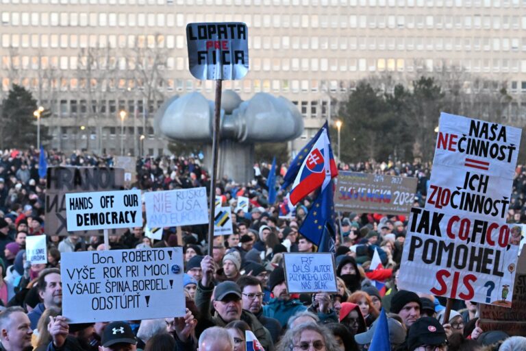 Protest v Bratislave: Pracovníci sociálnych služieb žiadajú vyššie mzdy