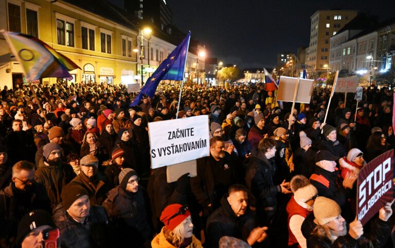 Účastníci protestu Slovensko je Európa v  Košiciach v piatok 10. januára 2025. František Iván/TASR