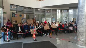 Občania prišli na Trenčiansku župu zabojovať o nemocnice, boja sa skrytej privatizácie