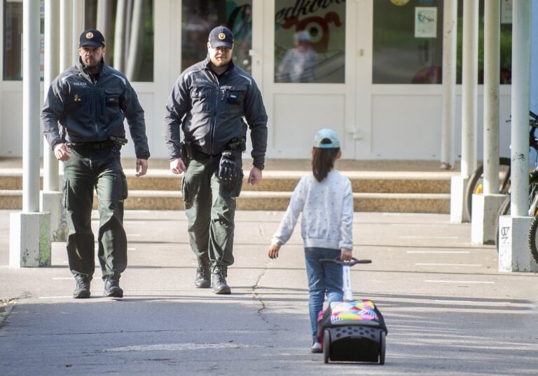 Rezort spravodlivosti: Domáce väzenie pre rodičov záškolákov je lepšie než cela
