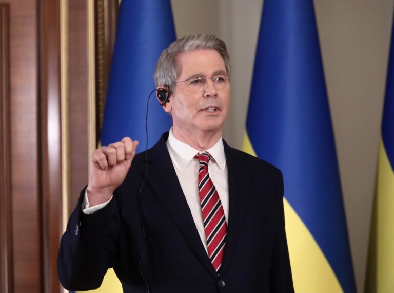 Bessent: USA a Čína sa dohodli na dočasnom znížení ciel, trhy reagovali rastom