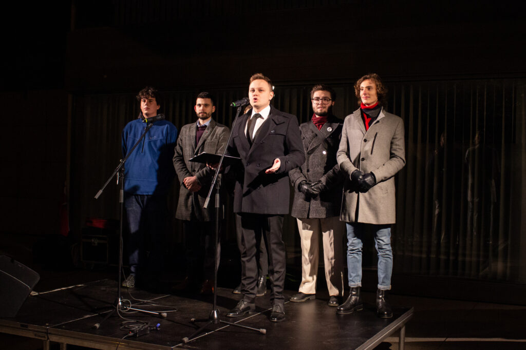 Predstavitelia Študentského fóra Slovákov v zahraničí počas protestov v Prahe 7. januára 2025. Foto: Barbora Vizváryová/TASR