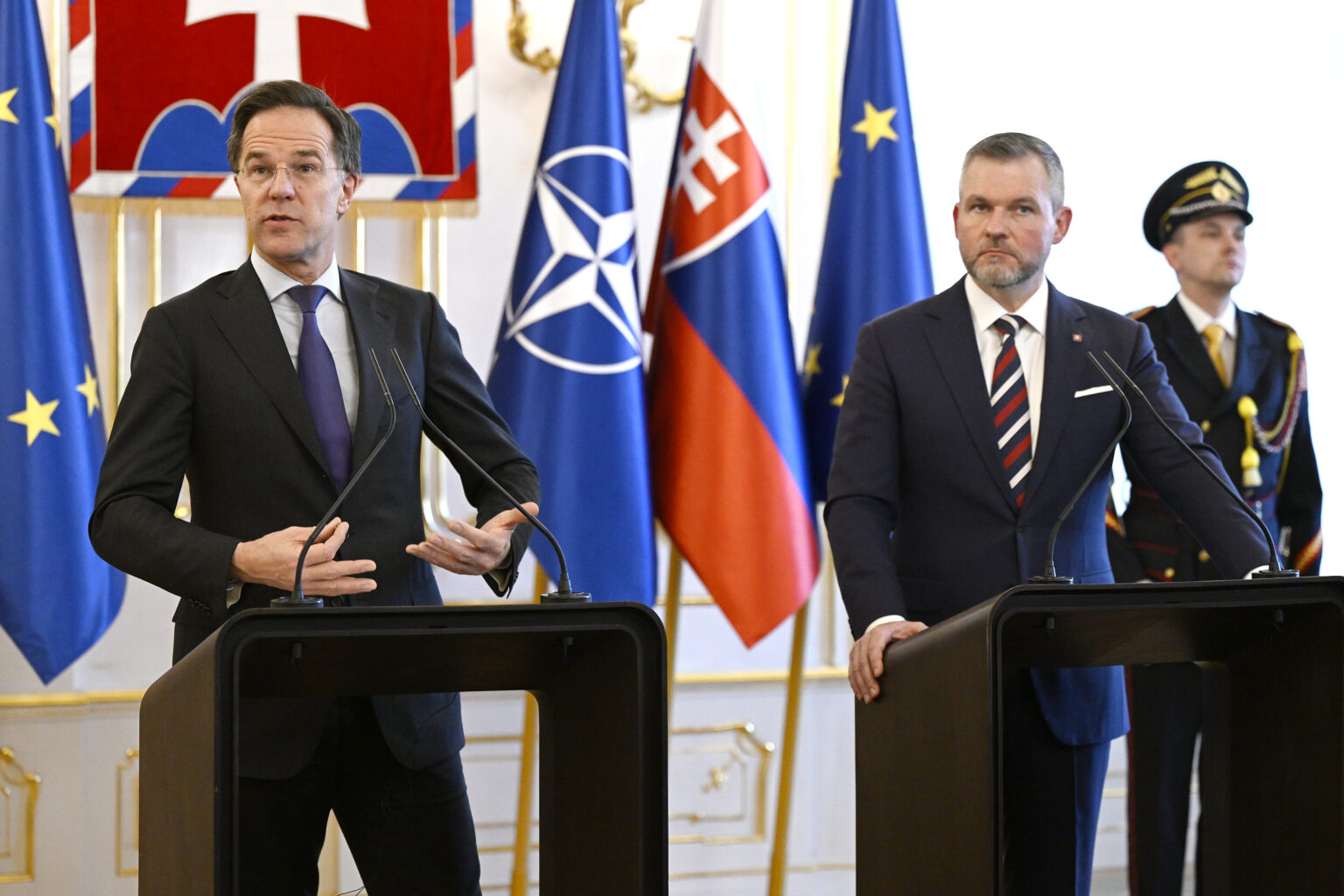 Mark Rutte a Peter Pellegrini. Foto: Pavel Neubauer/TASR 