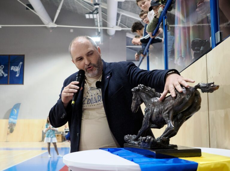 O tom, ako je to v skutočnosti s obnovou Starej jazdiarne, vie len vedenie mesta. Foto: Športová hala SJ