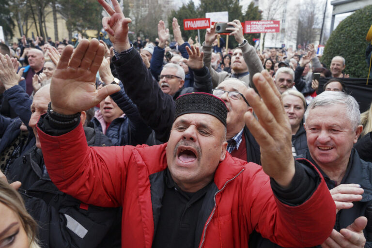 Bosnianski Srbi schválili zákon obmedzujúci štátnu políciu
