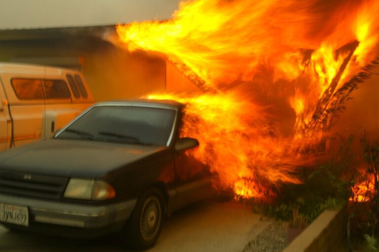 Kalifornský guvernér žiada 40 miliárd dolárov na obnovu po požiaroch