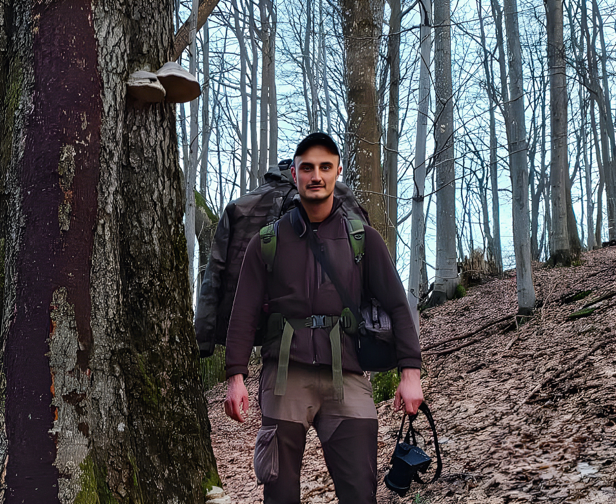 Lukáš Medveď je fotografom skutočnej slovenskej divokej prírody. Foto: Archív L. M. / Pôvodný fotografický materiál bol citlivo upravený umelou inteligenciou