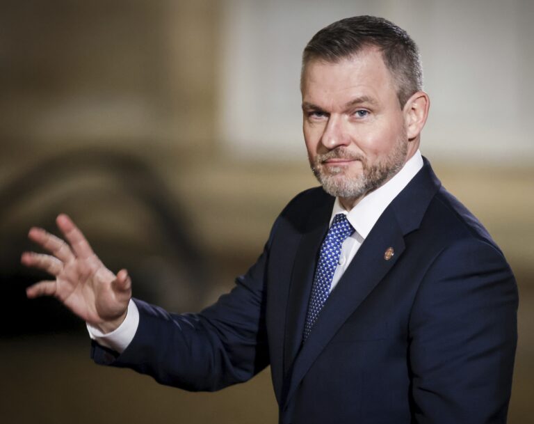 Pellegrini ďakuje hasičom a sľubuje presun pomoci do Čiernej Hory