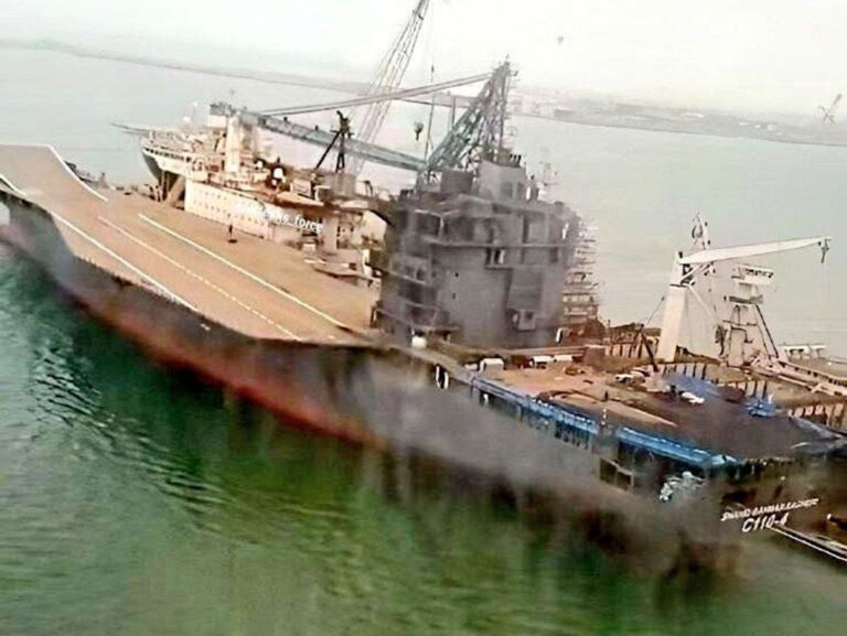 Irán spustil prevádzku prvej lietadlovej lode pre drony