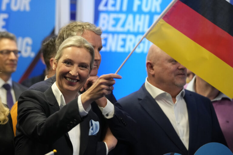 AfD sa v prieskume vyrovnala CDU/CSU, pre pravicu ide o historicky najväčší nárast