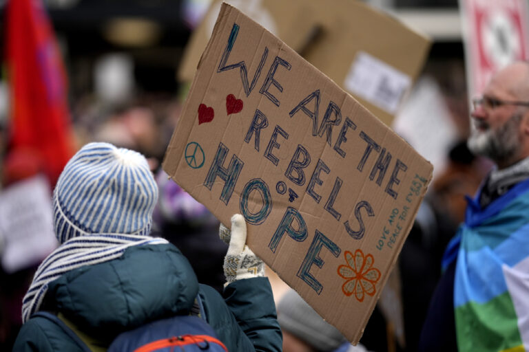 Tisíce ľudí v Nemecku opäť protestovali proti „pravicovému extrémizmu”