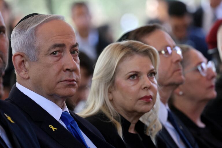 Benjamin Netanjahu s manželkou Sarou. Foto: X/TRT World Now