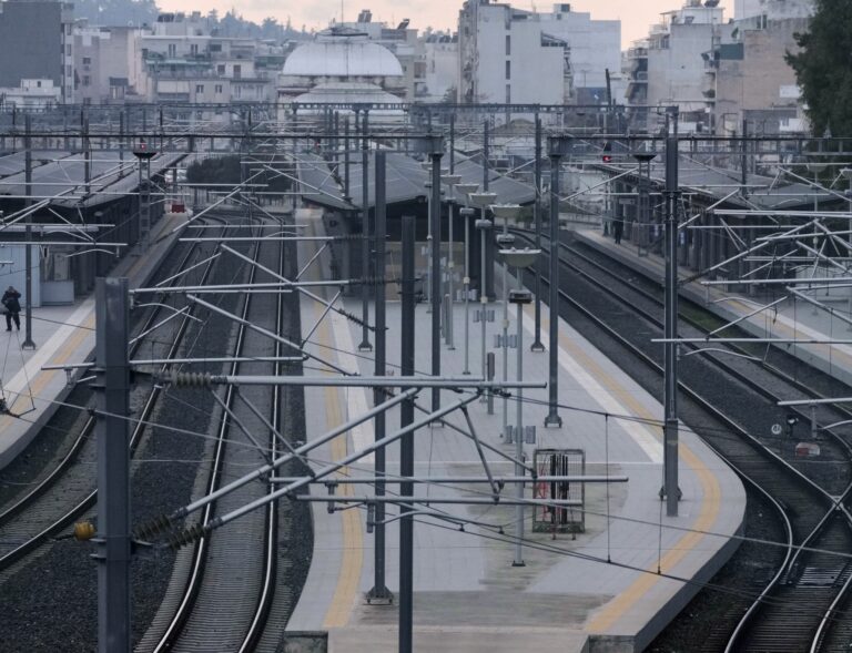 Letecká, námorná a železničná doprava sa  zastavila. Gréci štrajkujú za spravodlivosť