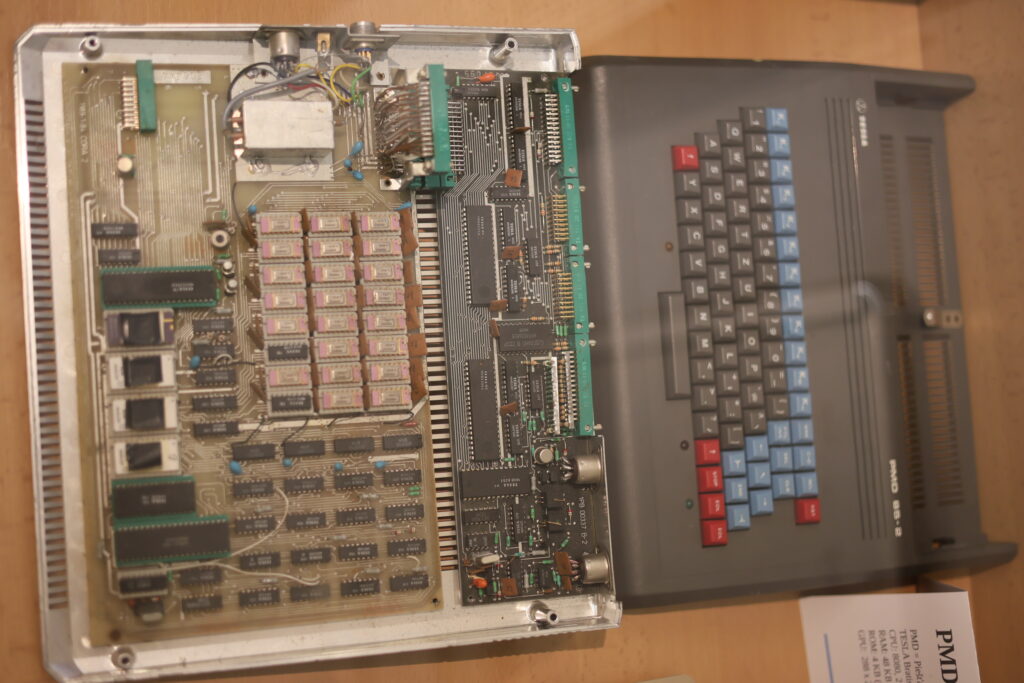 PMD 85 zvnútra. Foto: Martin Chabada