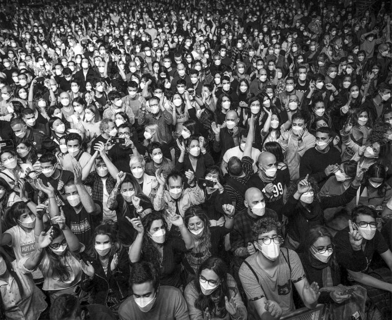 Ľudia s respirátormi. Ilustračná fotka: Foto: AP/TASR 