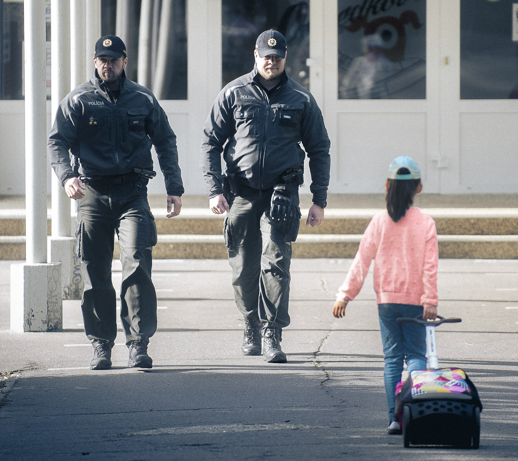 Školy posilňujú svoju bezpečnosť. Deti chráni polícia, riaditelia zvažujú kurzy sebaobrany