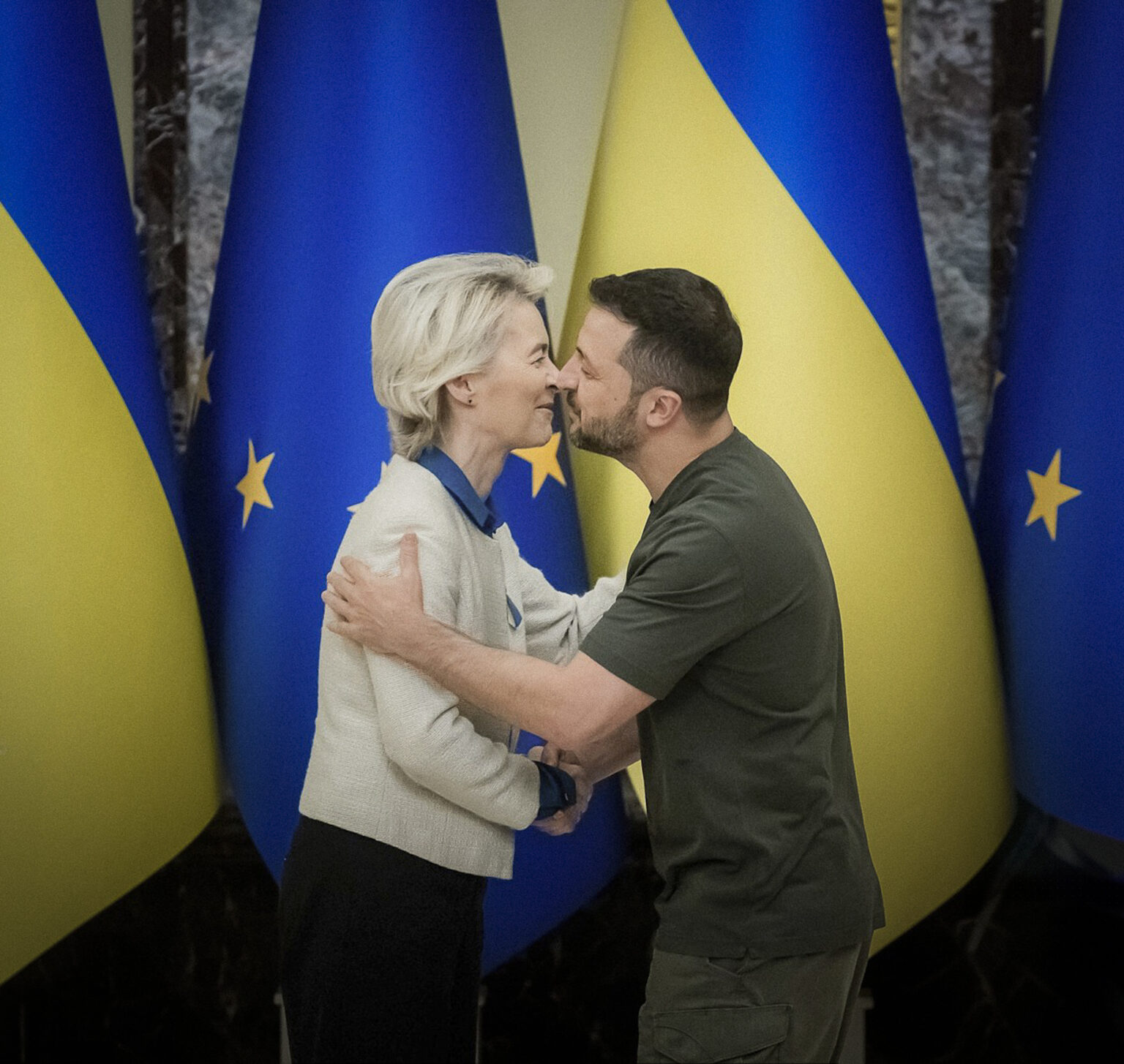 Ursula von der Leyenová a Volodymyr Zelenskyj. Foto: Christoph Soeder/ČTK/AP/Profimedia.sk