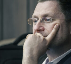 Visolajský: Ministerstvo pol roka nekoná. V zdravotníctve miznú stovky miliónov eur